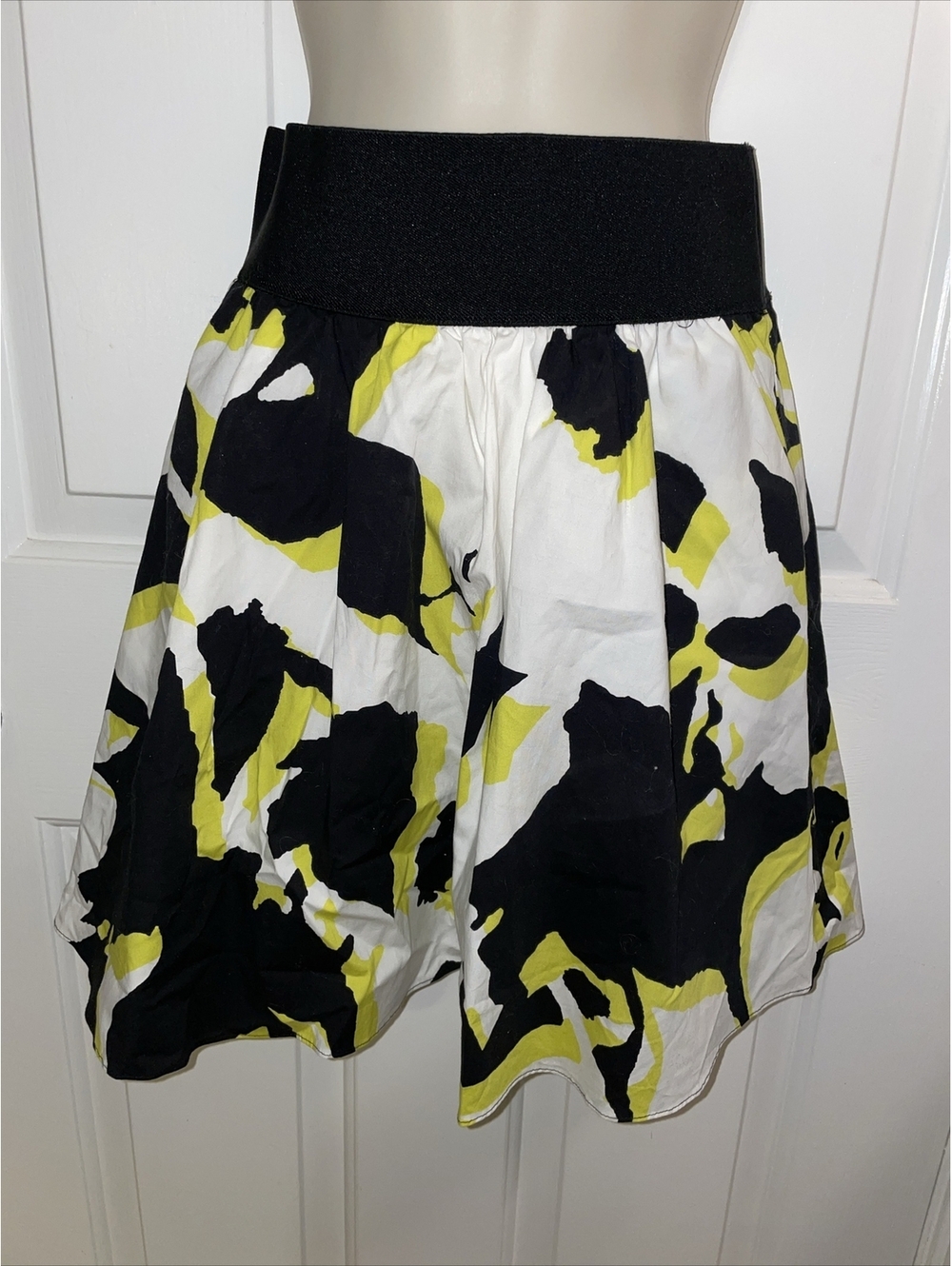 Express Design Studio Skirt XXS Black Yellow White Lined Polyester Short